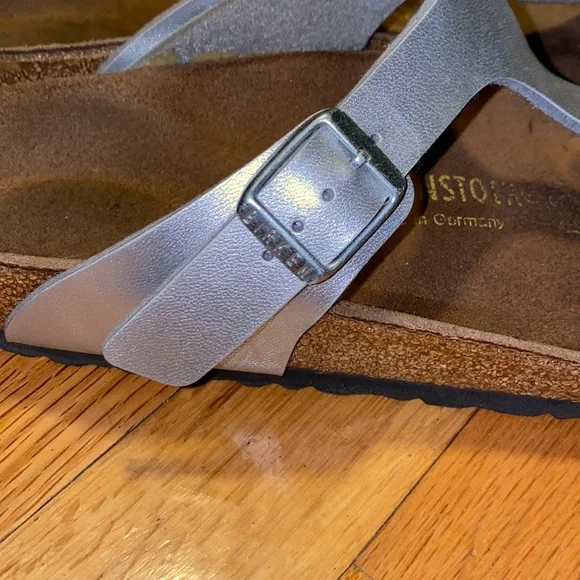 Birkenstock Gizeh Sandals - Picture 2 of 8